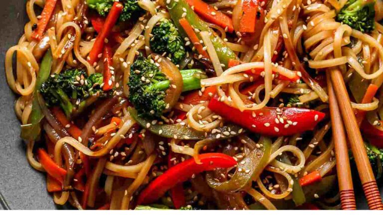 vegetable stir fry noodles with soy sauce